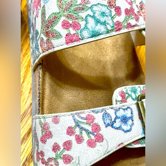 Fall Creek Floral Sandals - Picture 3 of 8